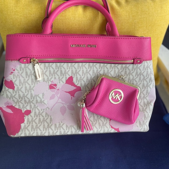 Michael Kors Handbags - Michael Kors Pink and Cream/White Women's Bag Set